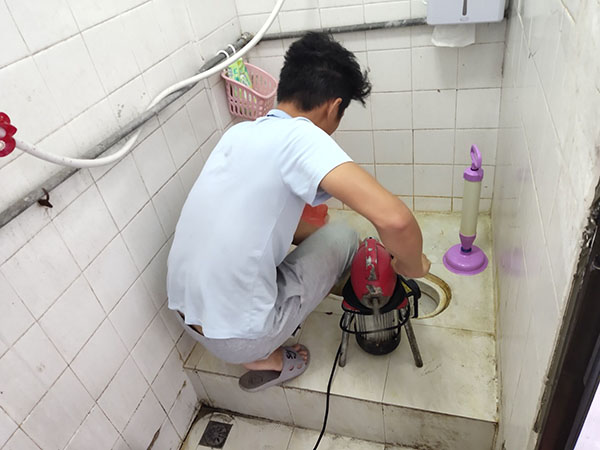 邵武管道堵塞冒臭气 专业师傅现场解决问题